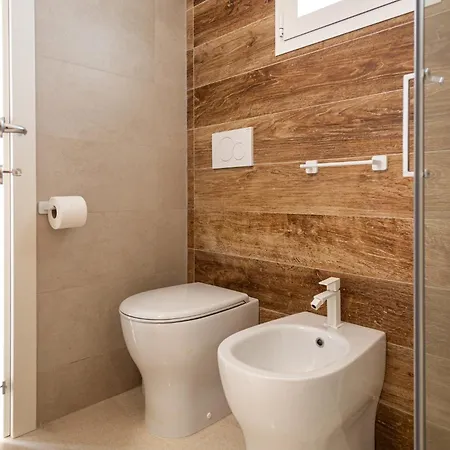 Cortile Carducci ゲストハウス ラーカレ