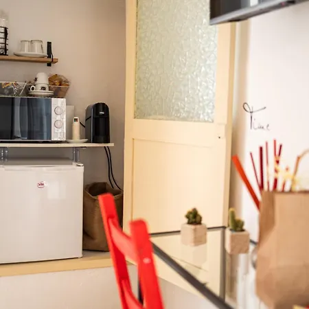 Cortile Carducci 게스트하우스 리케일