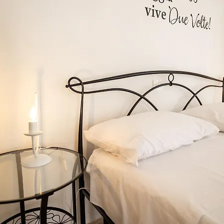 Cortile Carducci 게스트하우스 4*