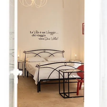 Cortile Carducci 게스트하우스 4*